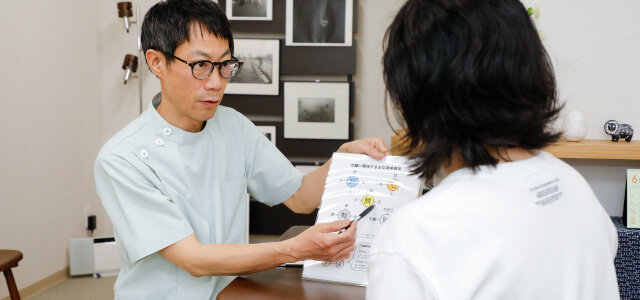 「鍼灸ひののき」の施術前のカウンセリングの様子